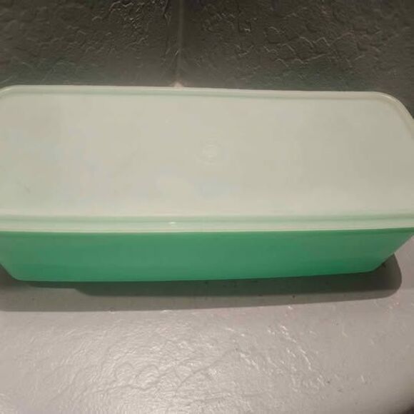 Jadeite Tupperware Breadbox Celery Keeper 14" x 6" - Picture 2 of 6